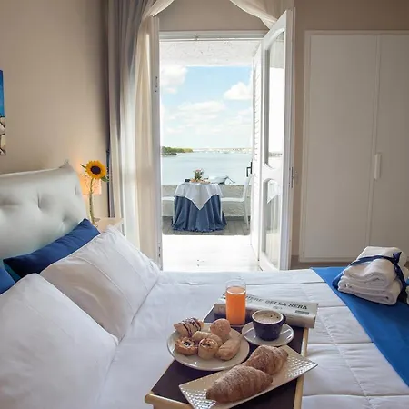 Hotel Isola Lo Scoglio 3*