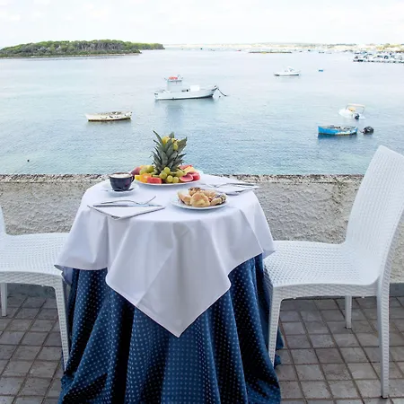 Isola Lo Scoglio Hotel 3*